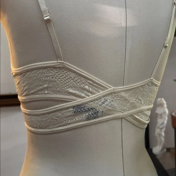 Urban Outfitters Lace Bralette - Picture 5 of 6